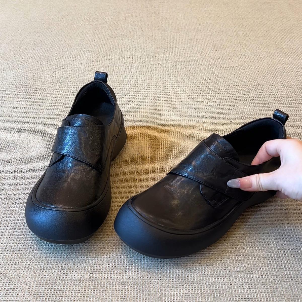 

Retro round head thick sole black small leather shoes casual sports Velcro commuter comfortable single shoes 40 чорний