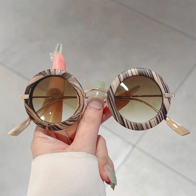 

Retro Small Round Women Sunglasses Fashion Jelly Color Gradient Shades UV400 Men Trending Punk Matte Sun Glasses As The Picture