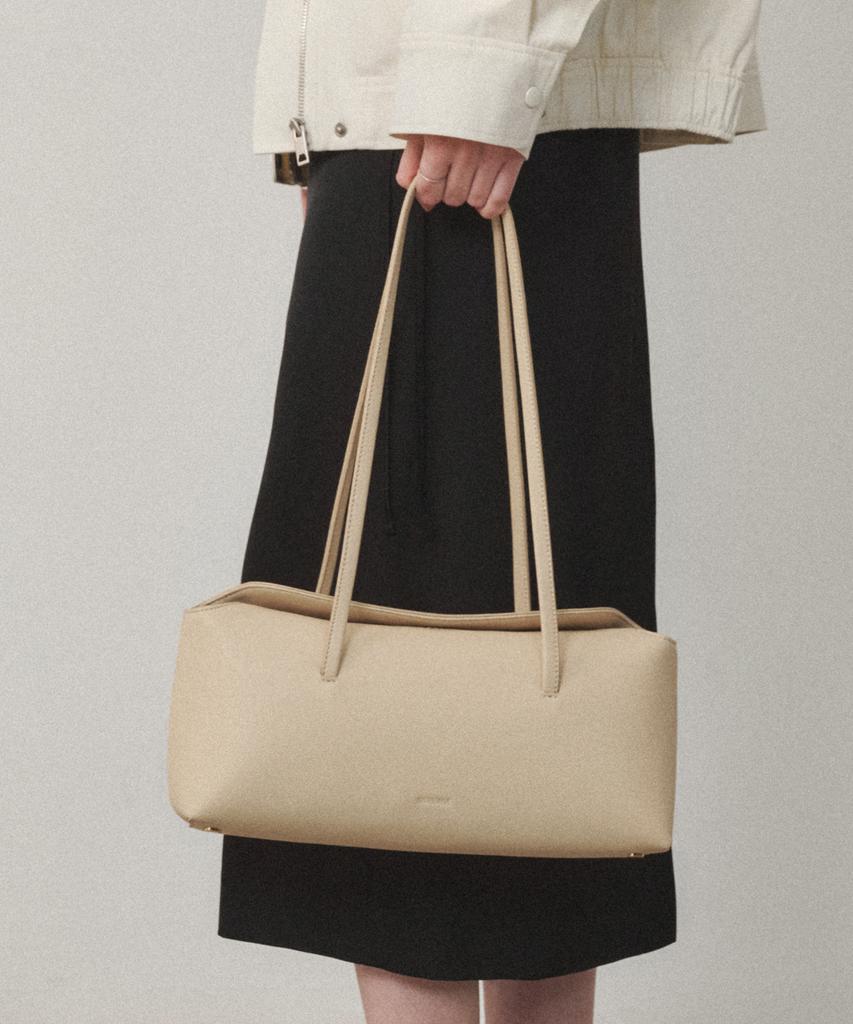 Ostkaka Pebble Flap Shoulder Butter