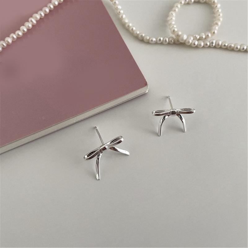 Stylish Alloy Butterfly Ear Jewelry Gift Earrings Earrings Clip Ear Studs Ornaments Suitable for Daily Outfit and Party