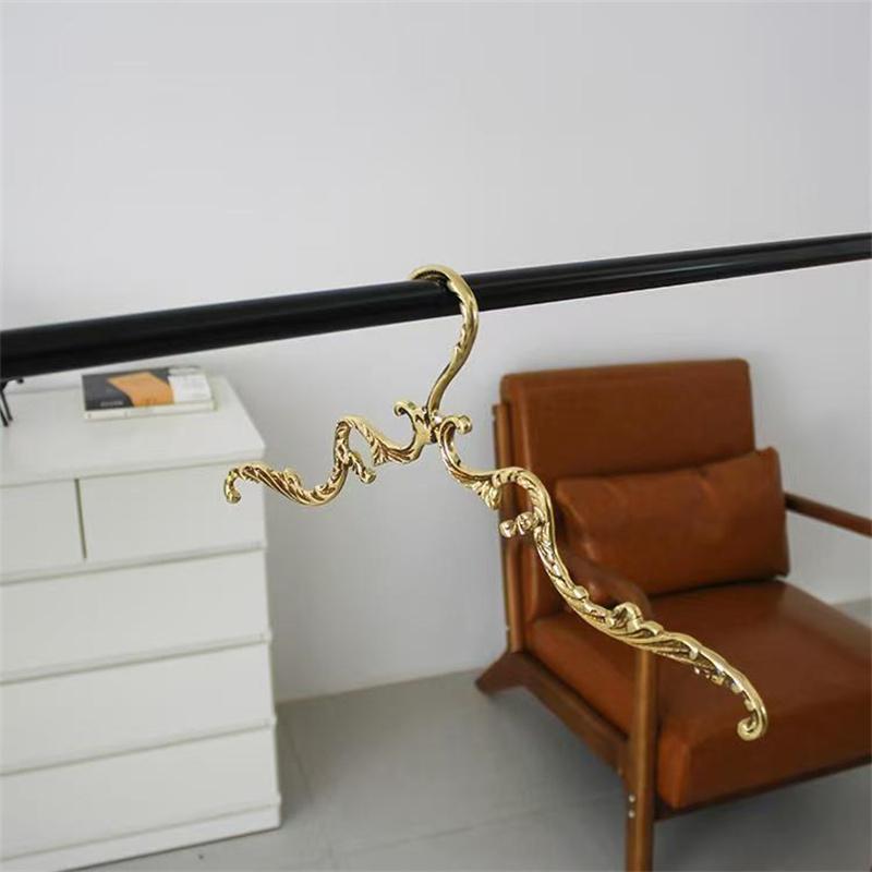French Palace Style Clothes Hanger Solid Brass Wardrobe Hangers Strong Clothes Coat Hangers Golden Decoration Metal Rack