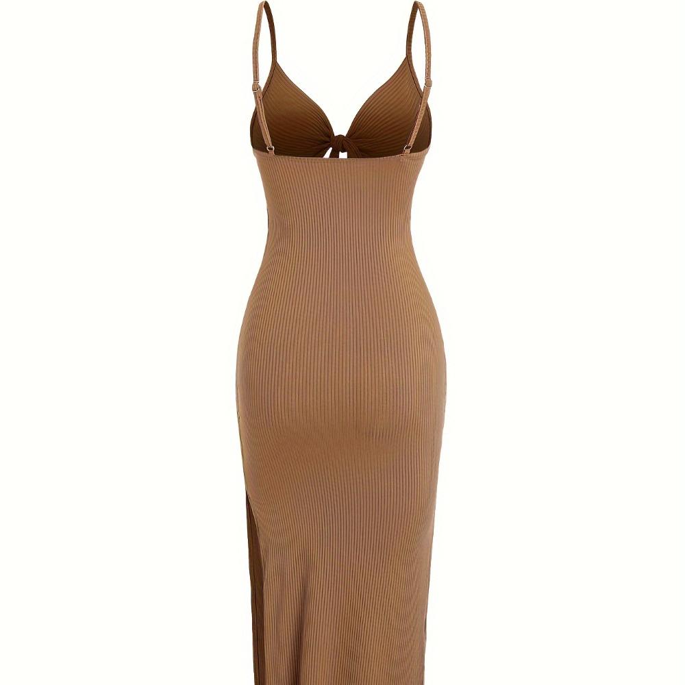 Modisches, schlichtes, ärmelloses Trägerkleid aus Strick für Frühling und Sommer, mit tiefem Rückenausschnitt und sexy langem Rock mit Ausschnitt.