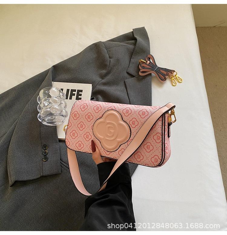 

2025 new light luxury small bag women s fashion printed shoulder small square bag versatile wide shoulder strap messenger bag рожевий