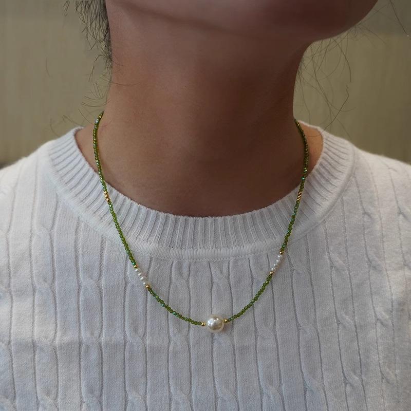 Extremely Fine-cut Green Crystal Necklace, Freshwater Pearl Collar Chain, Elegant and Niche Style Shi Family Pearl Neck Chain