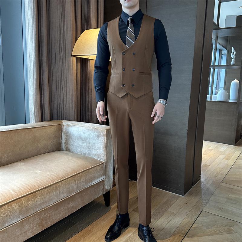 Completo Uomo Verde Scuro Autunno 2025: Abbigliamento Business Casual e Formale, Abito da Sposo in Stile Britannico.