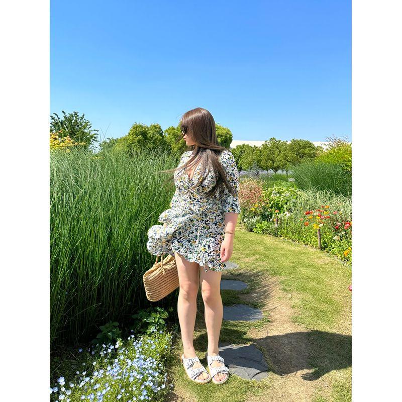 

Miss Biggie European and American Plus size Slimming Floral Chiffon Front Cross Lace-up V-neck Long sleeve dress Yellow and green flowers XXL