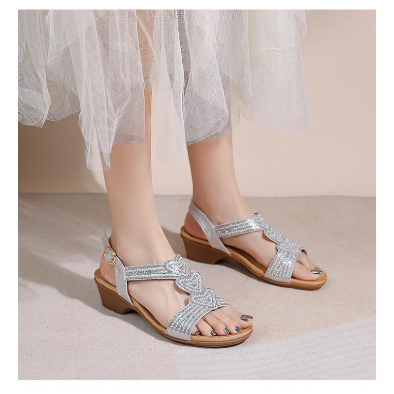 Women's Summer Breathable Golden One-line Sandals with New Rhinestones Are Fashionable and Versatile.