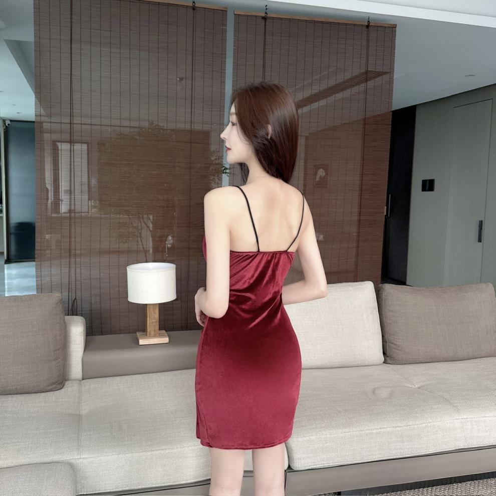 Genuine Shot: Sexy Velvet Slim-Fit Split Strap Dress