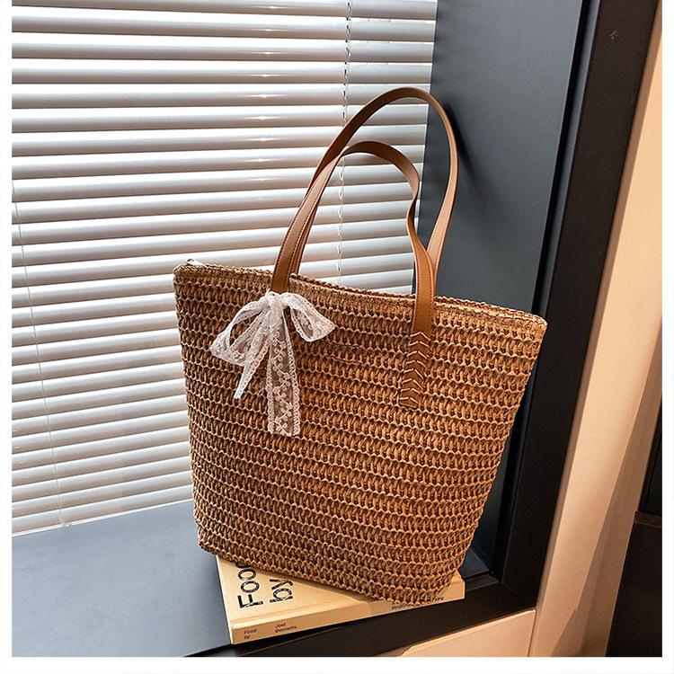 Simple and large-capacity straw bag women's new versatile commuter shoulder bag woven tote bag