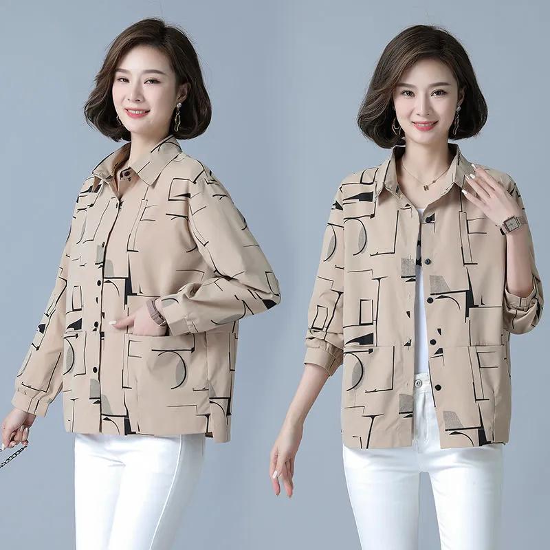 Middle-aged and elderly fashion loose large mother spring coat trench coat middle-aged and elderly coat women's foreign style coat