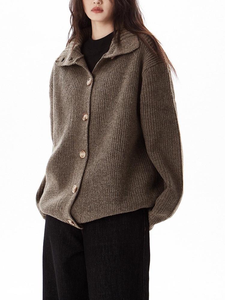 Unisex American Retro Turtleneck Cardigan – Casual, Loose, and Versatile Knitwear for Autumn/Winter.