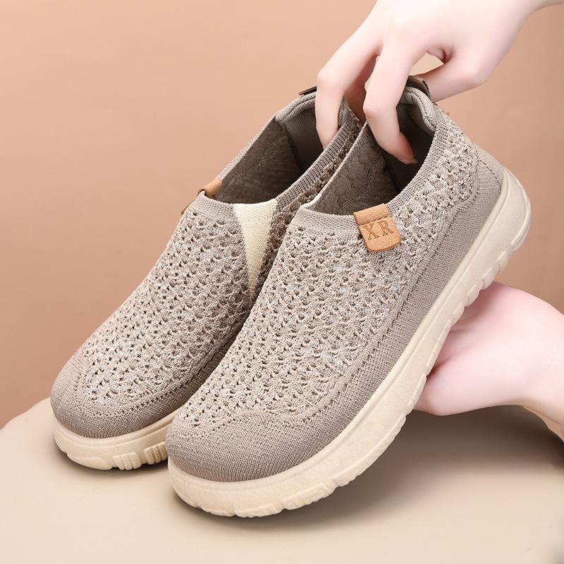 2025 Spring/Autumn Women's Old Beijing Cloth Shoes: Soft Sole, Non-slip, Breathable Fly-knit, Comfortable Walking Shoes
