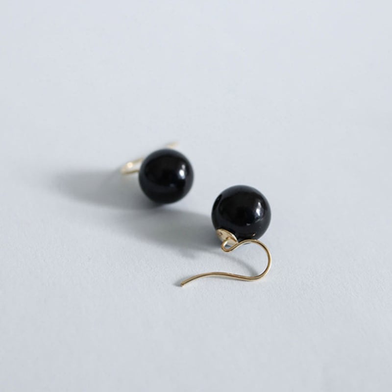 modernlike 10k gold black pearl hoop earrings