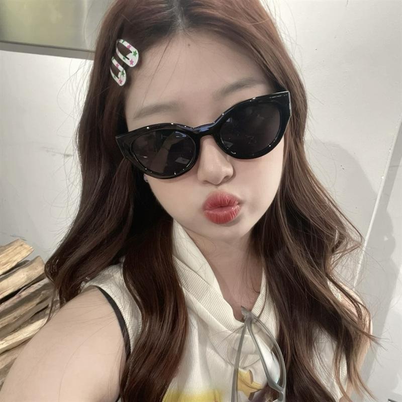 New Cat Eye Sunglasses Fashion Women Shades 90s Slim Glasses Brand Designer Summer Eyewear Beach Sun Protection Sun Glasses