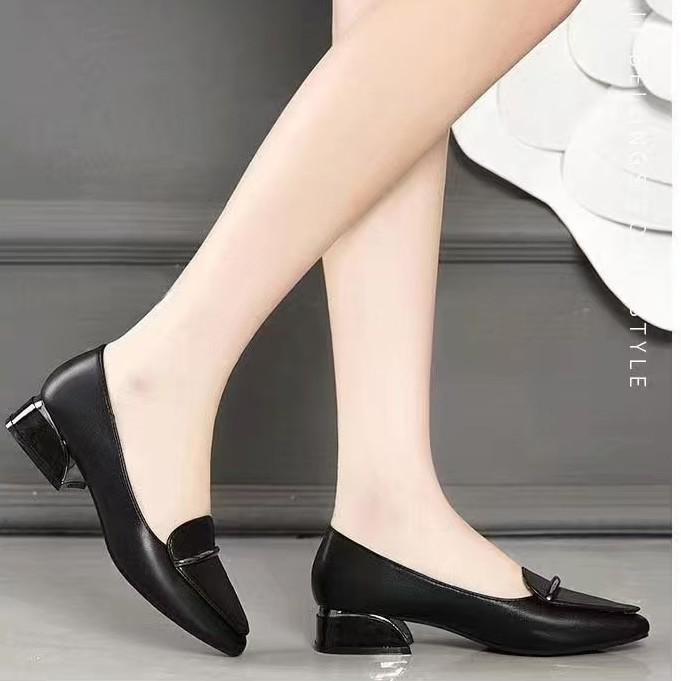 

Real soft leather pointed head shallow mouth single shoes women s big work occupation black work shoes not tired feet women s shoes soft leather flats 40 чорний
