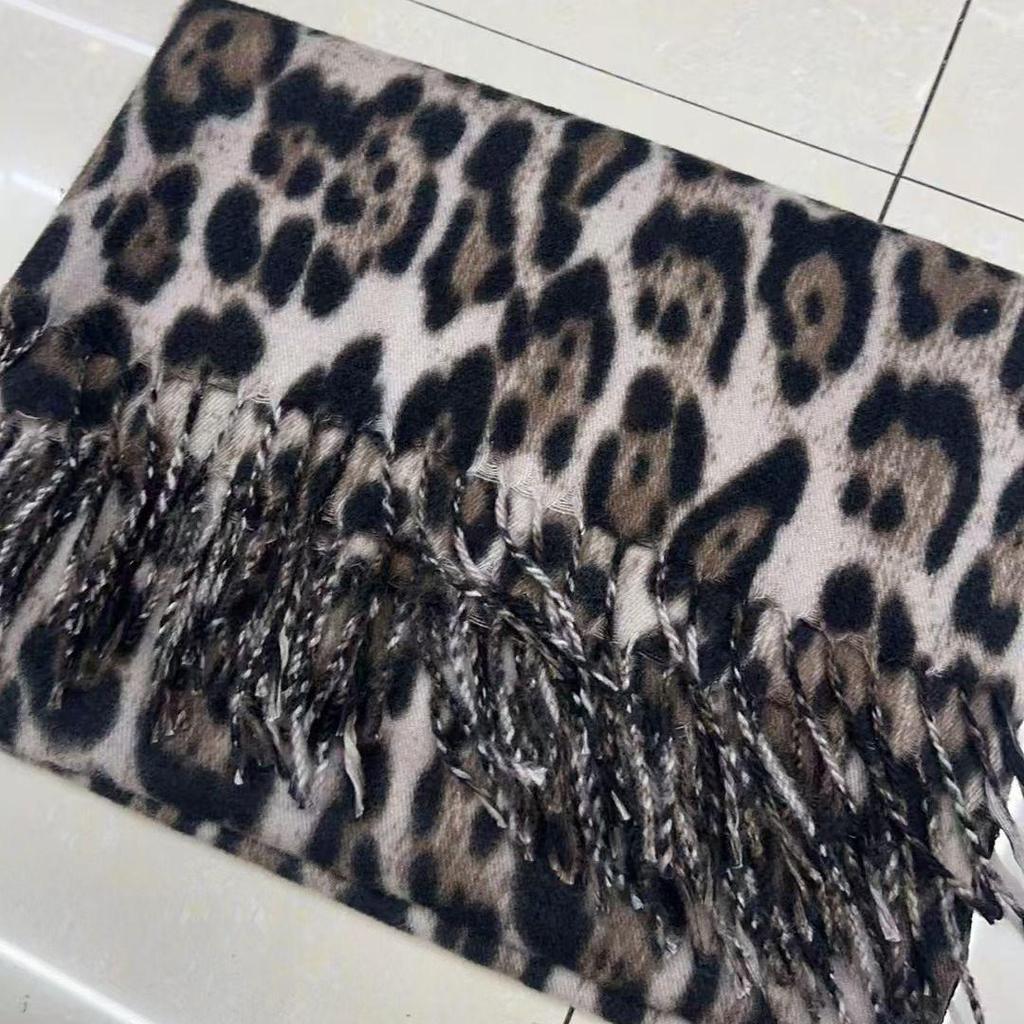 Leopard Print Thickened Imitation Cashmere Scarf with Tassels - Warm, Windproof and Versatile Shawl for Autumn and Winter.