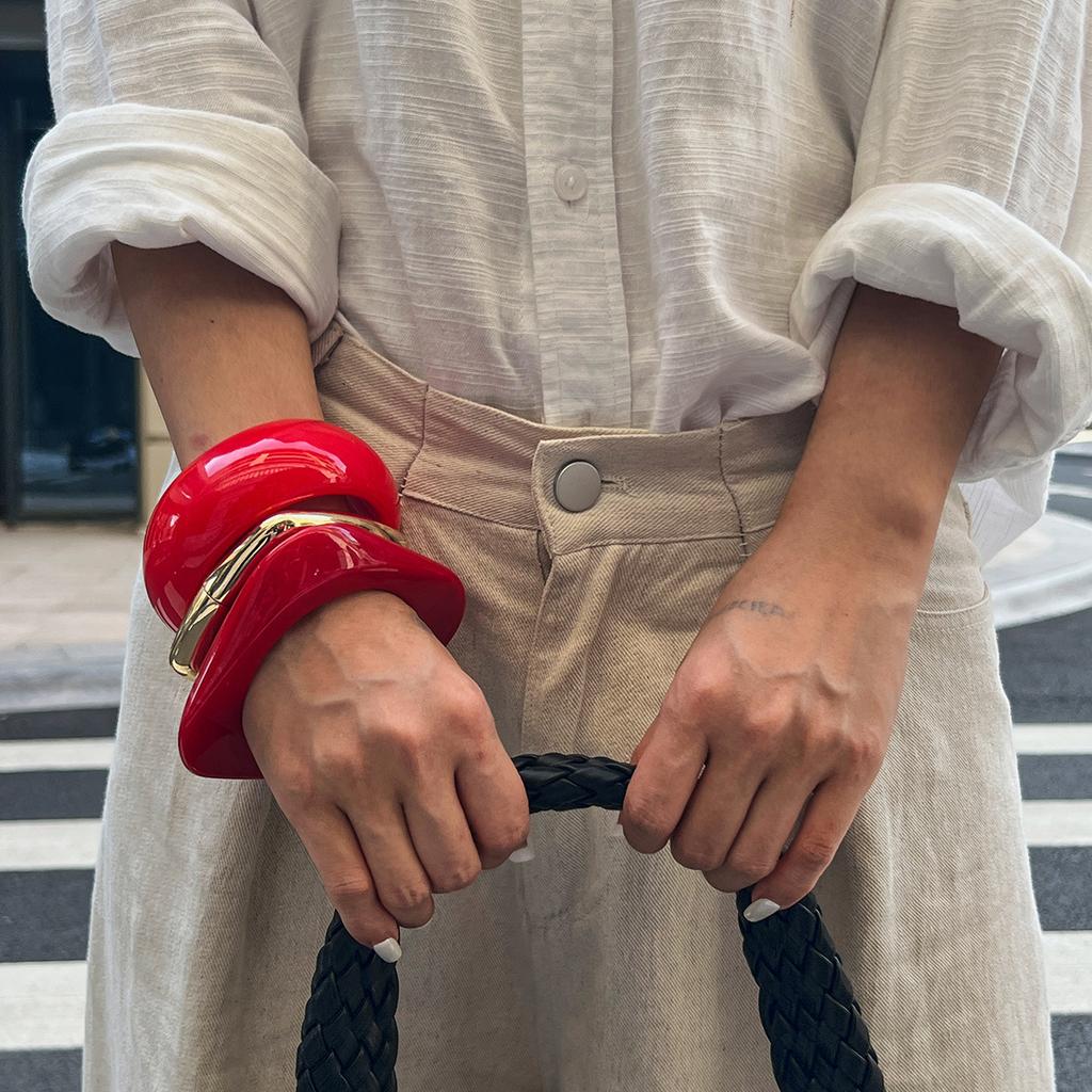 Irregular Design Red Acrylic Resin Bracelet, Wind Metal Glossy Spring Bracelet