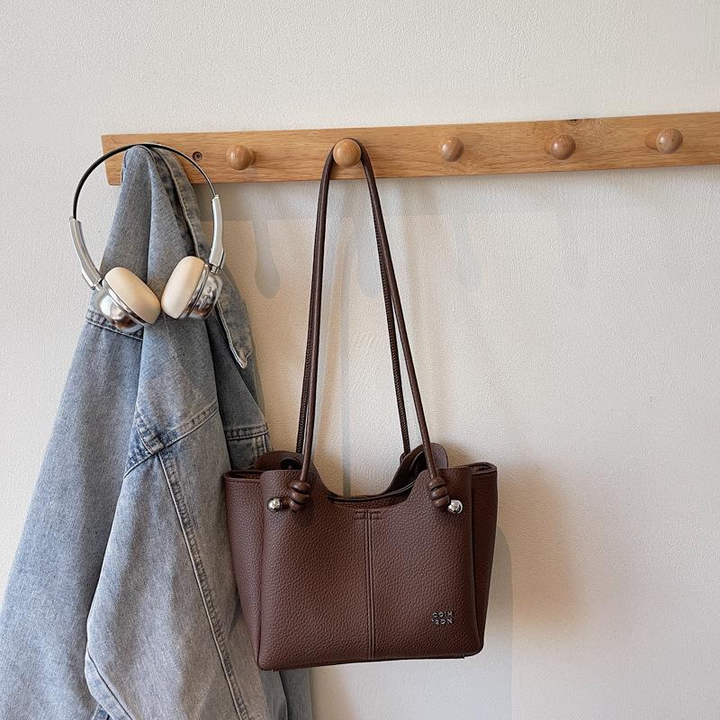 

Hand carry fashion casual tote bag 2025 autumn new Korean version niche trend shoulder bag high value armpit bag