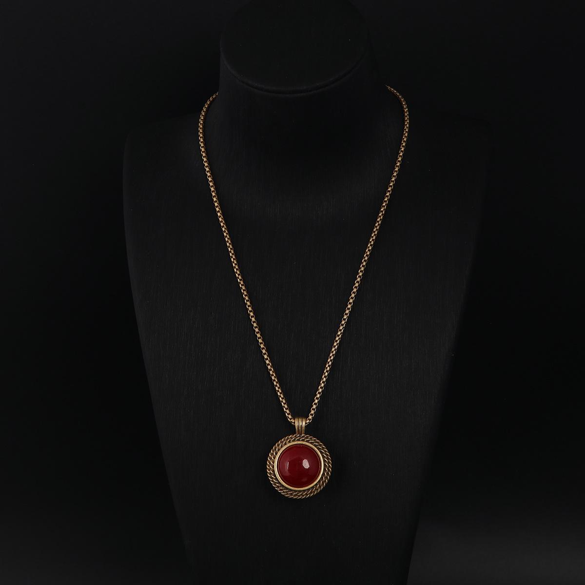 Medieval Vintage High Sense Niche Designer Green Agate Necklace Women