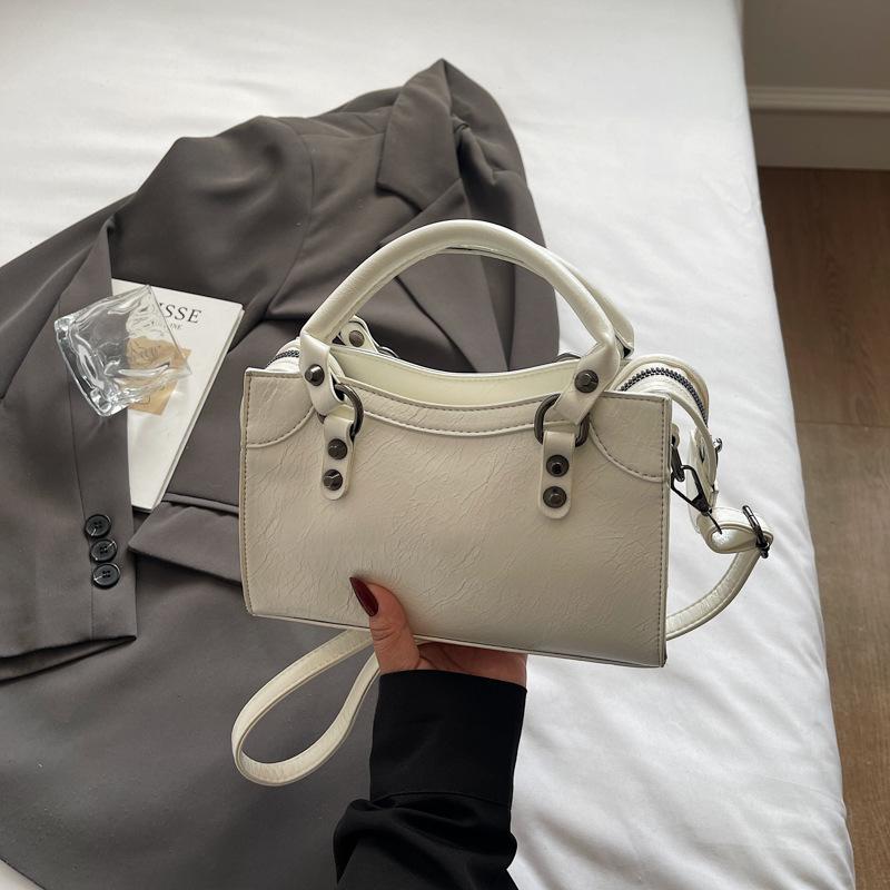 Bolsa pequena feminina nova verão portátil de ombro mensageiro leve luxo nicho high-end bolsa travesseiro