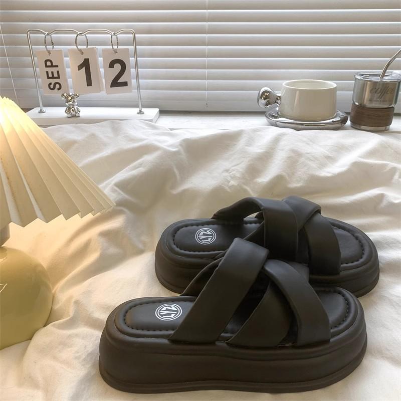Factory direct sales slippers women's summer fashion 2025 new small muffin thick bottom heightening non-slip sandals