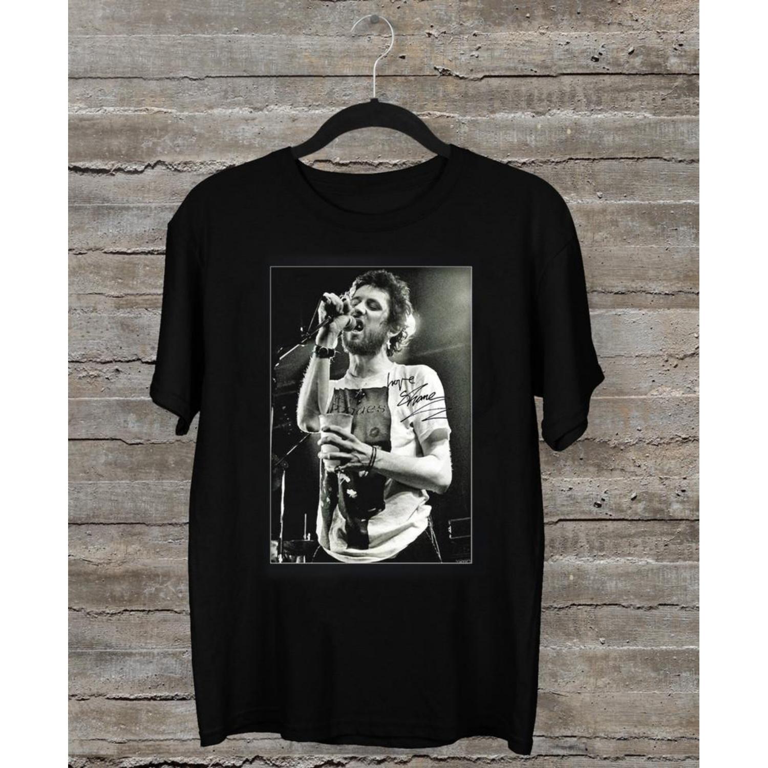 НОВЫЙ ХИТ Шейн Макгоуэн 1957-2023 ПодписьTHE POGUES Черная Все Размеры Футболка Унисекс Футболка S чёрный