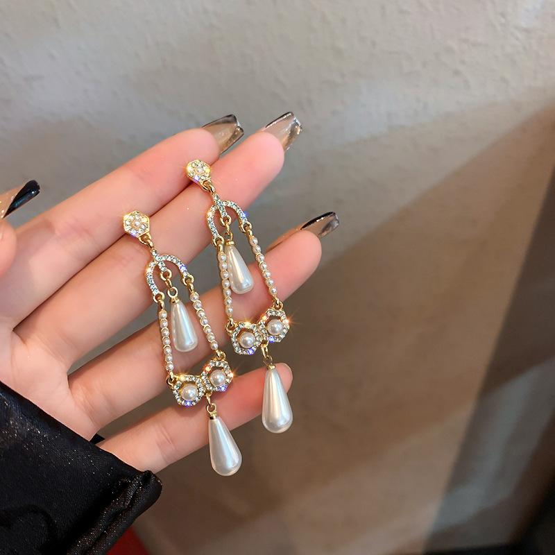 Women Shiny Rhinestone Pearl Geometric Earrings Light Luxury Elegant Temperament French Retro Palace Style Ear Jewelry For Women