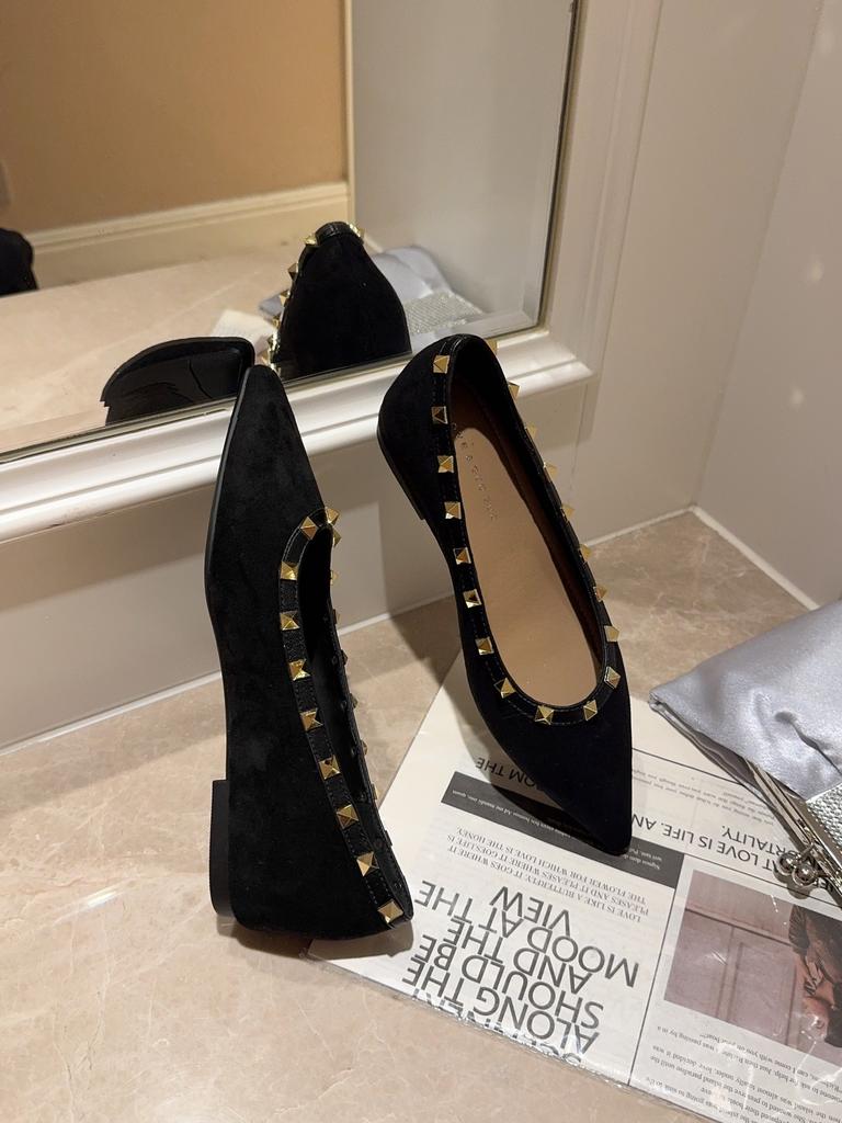 Star with the Same French Temperament Pointed Single Shoes Women Shallow Mouth Women Rivet Patent Leather Night Breeze Gentle Soft Bottom Flat Bottom