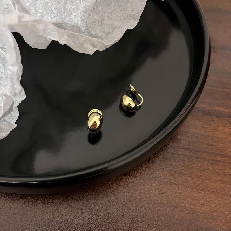 Pearl Mosquito Coil Disc Ear Clips: No-Pierce, Elegant French-Style Earrings for Women