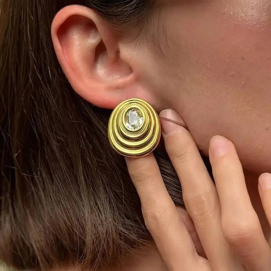 Salircon Temperament Retro Stainless Steel Inlaid Zircon Stud Earring for Women Vintage 18K Gold Plated Piercing Earring Jewelry