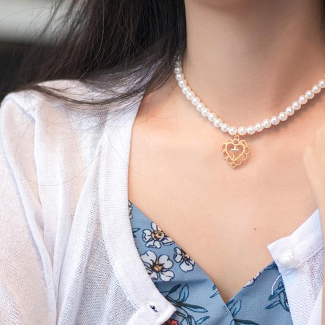 Jemné perlové květinové mašličkové choker náhrdelníky Dlouhý řetízek s přívěskem perlového srdce ve zlatém tónu Náhrdelníky s přívěskem mince Pro stylové šperky Ženy Elegantní Květinové náhrdelníky