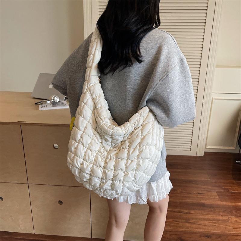 Folded Bubble Bag Women's New Fashion Versatile Casual Shoulder Bag Large Capacity Messenger Dumpling Bag