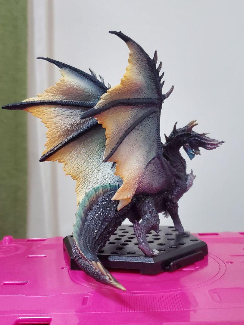 

[USED] Monster Hunter figure Alatreon