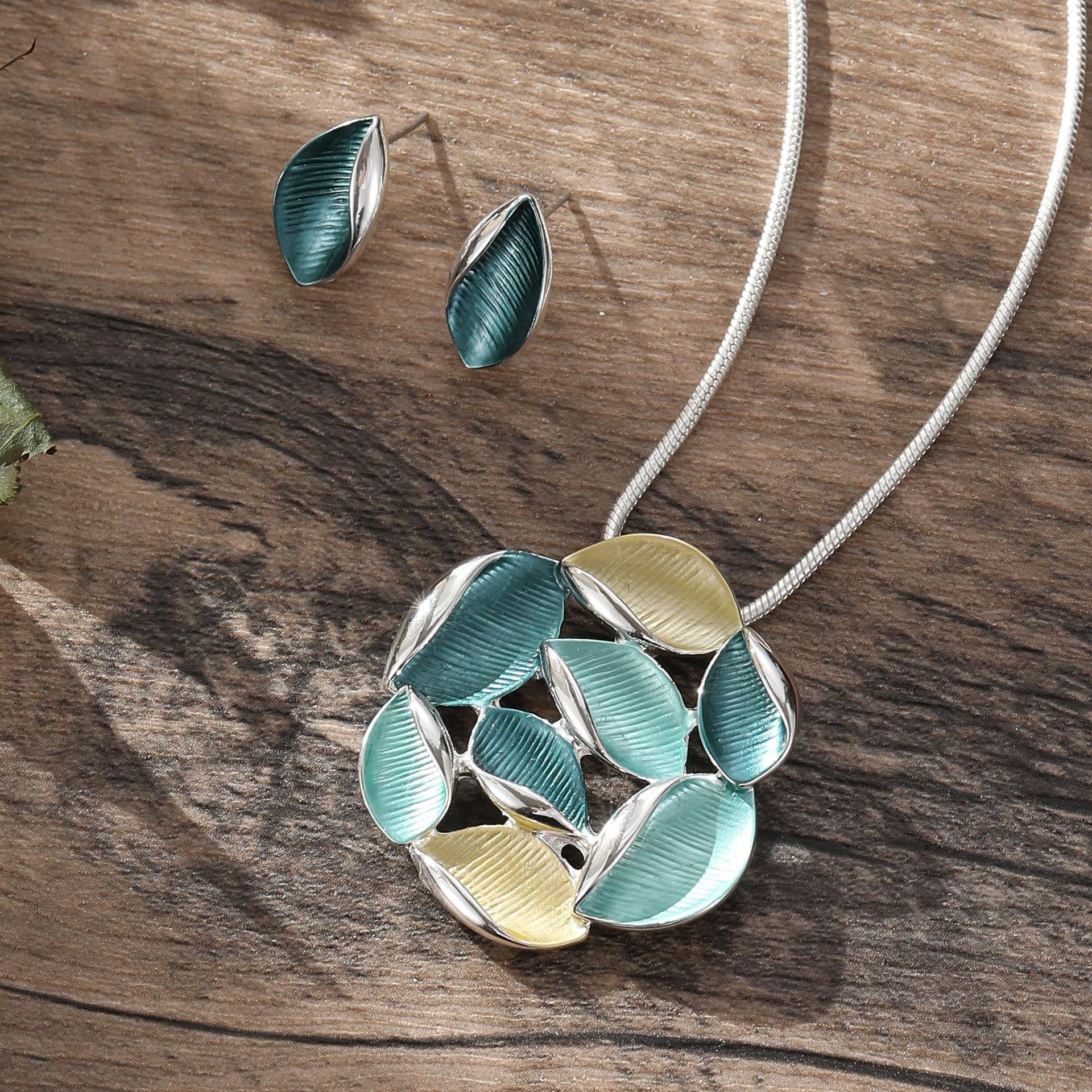 

Новый цветной масляный круглый полый лепесток серьги-пусеты подвеска набор лето универсальный женский лепестковый кулон