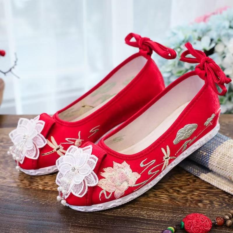 Neue Damen Knöchelriemen Bestickte Schuhe Ethnischer Stil Erhöhte Innere Keile Flache Dreidimensionale Blume Hanfu Schuhe