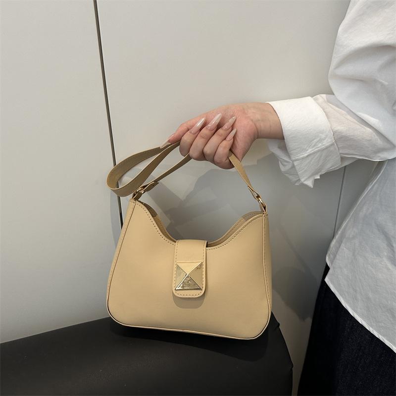 Simple new Korean version ins shoulder bag women's commuting foreign style fashion temperament exquisite solid color oily leather messenger bag