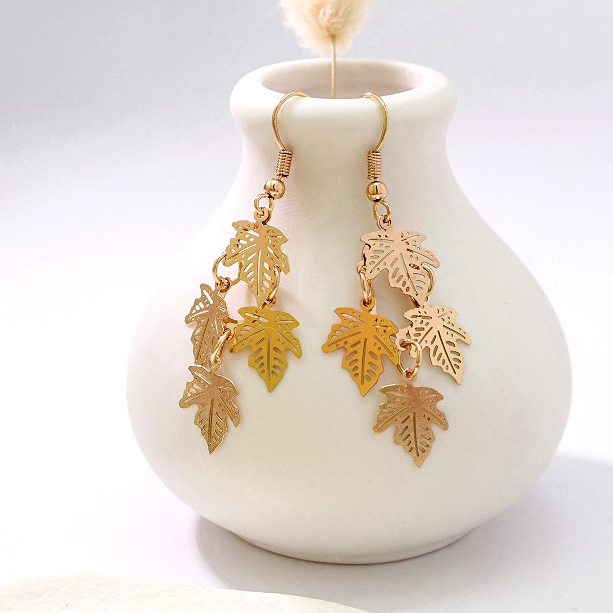 

Серьги-кисточки в форме свежих листьев в французском стиле