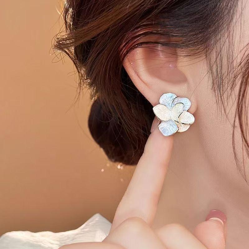 French Metal Geimetric Flower Earrings for Women Fashion Oil Dripping Colorful Flower Stud Earrings Party Wedding Jewelry Gifts