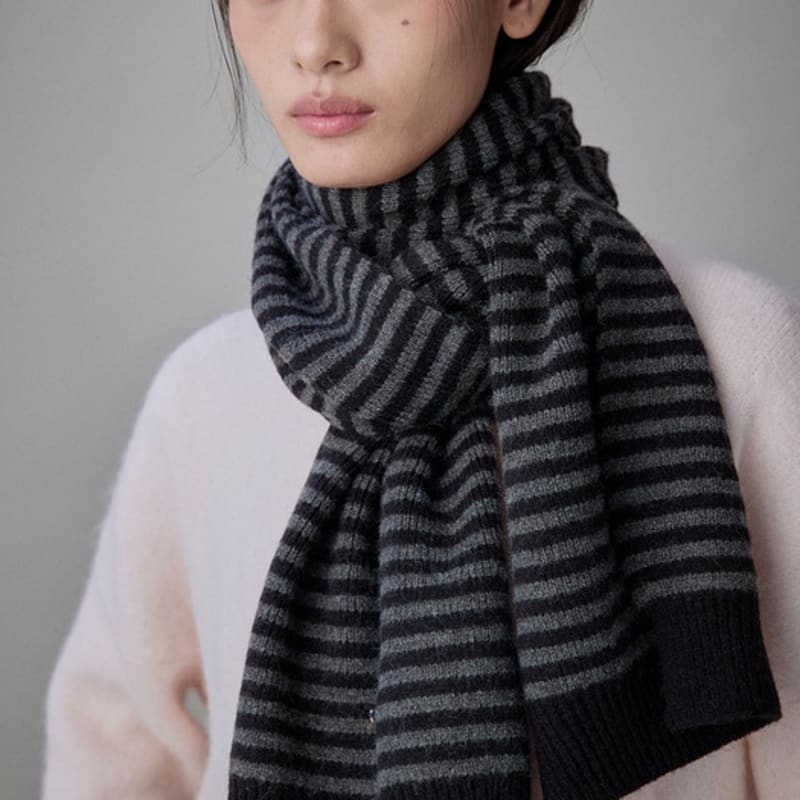 COQUET Atelier Stripe Knit Muffler Black Charcoal