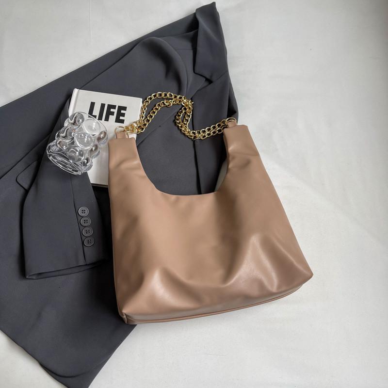 Chic Vintage Large Capacity Tote Bag Fashionable Shoulder Bag For Daily Use