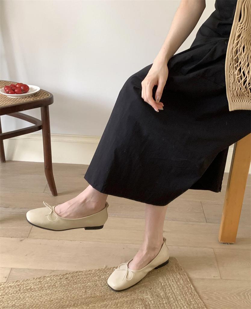 2025 New Bow Round Head Shallow Mouth Mary Jane Single Shoes Women's Patent Leather Flat Bottom Commuting One Pedal Grandma Shoes