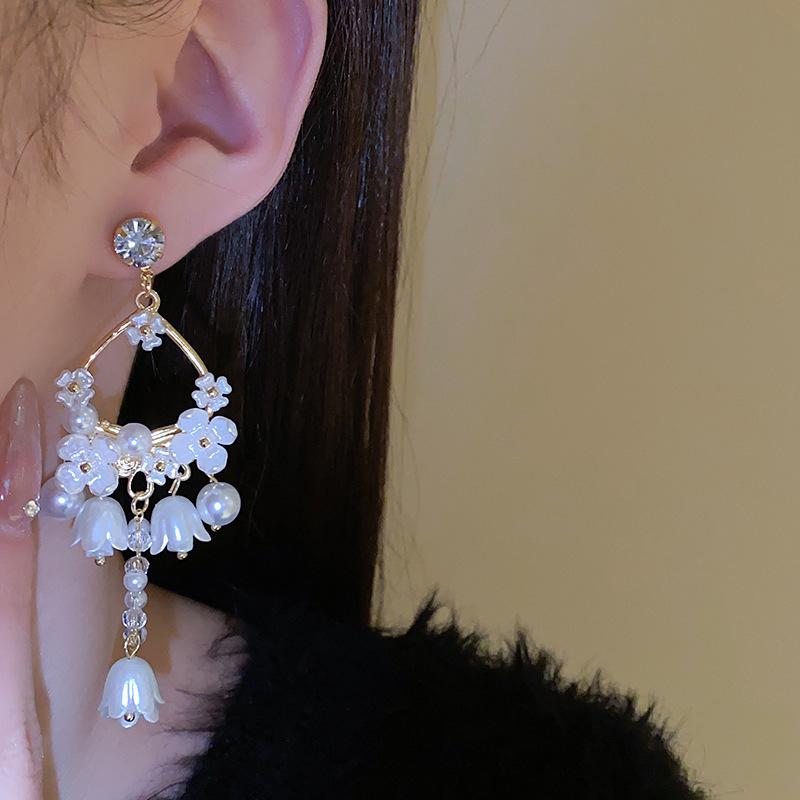 GemChic Women's New Elegant Diamond Set Flower Bell Pearl Fringe Earrings Ethnic Fashion Stud Earrings Birthday Christmas Jewelry Gift