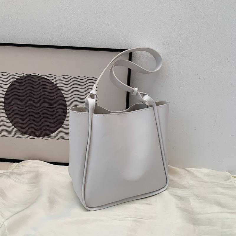 Veske med stor kapasitet, ny bøtteveske for kvinner. Trendy skulderveske med tekstur i mykt skinn