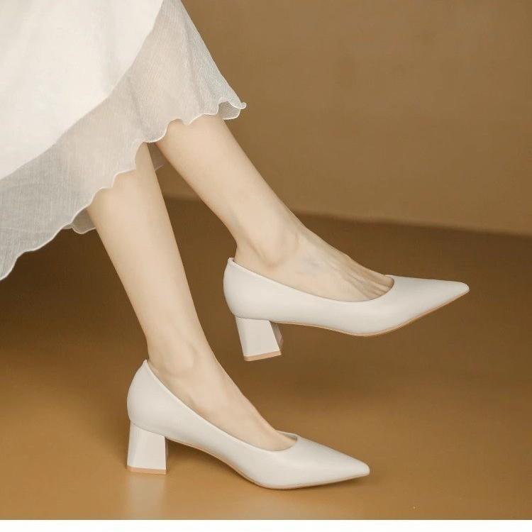 

2025 осень новые мягкие кожаные туфли на толстом каблуке с высоким каблуком женские рабочие туфли на среднем каблуке с мягкой подошвой заостренные профессиональные туфли 39