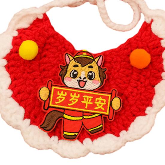 סינר חתול סרוג אדום עבודת יד סינית לראש השנה סינר לחיות מחמד שנת הסוס סינר לכלבים עם רקמה לגורי חתולים כלבים קטנים אביזר חגיגי