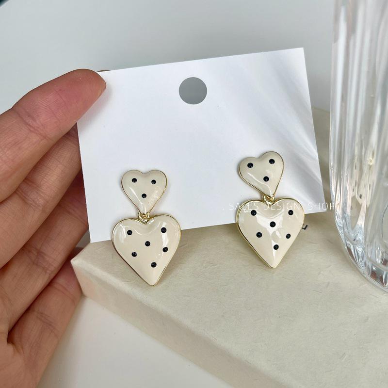 Эмалевые серьги-гвоздики в корейском стиле с двойным сердцем в горошек - Мода легкой роскоши