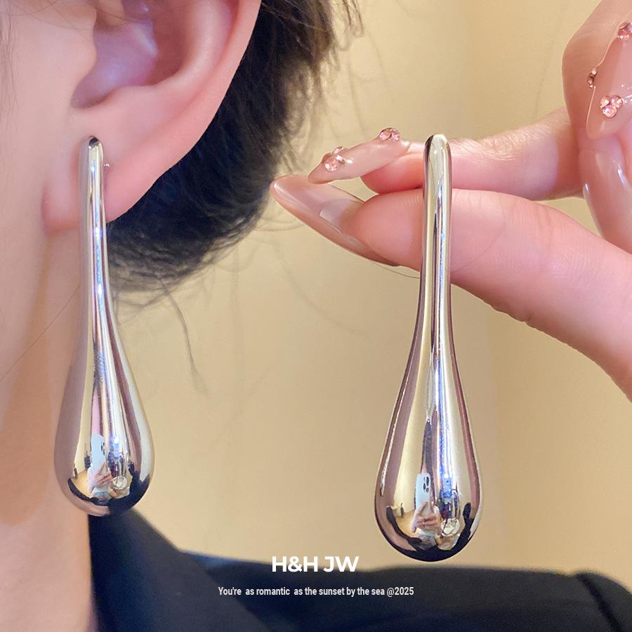 European and American silver needle smooth water drop pendant earrings simple and fashionable earrings light luxury high-end earrings design sense