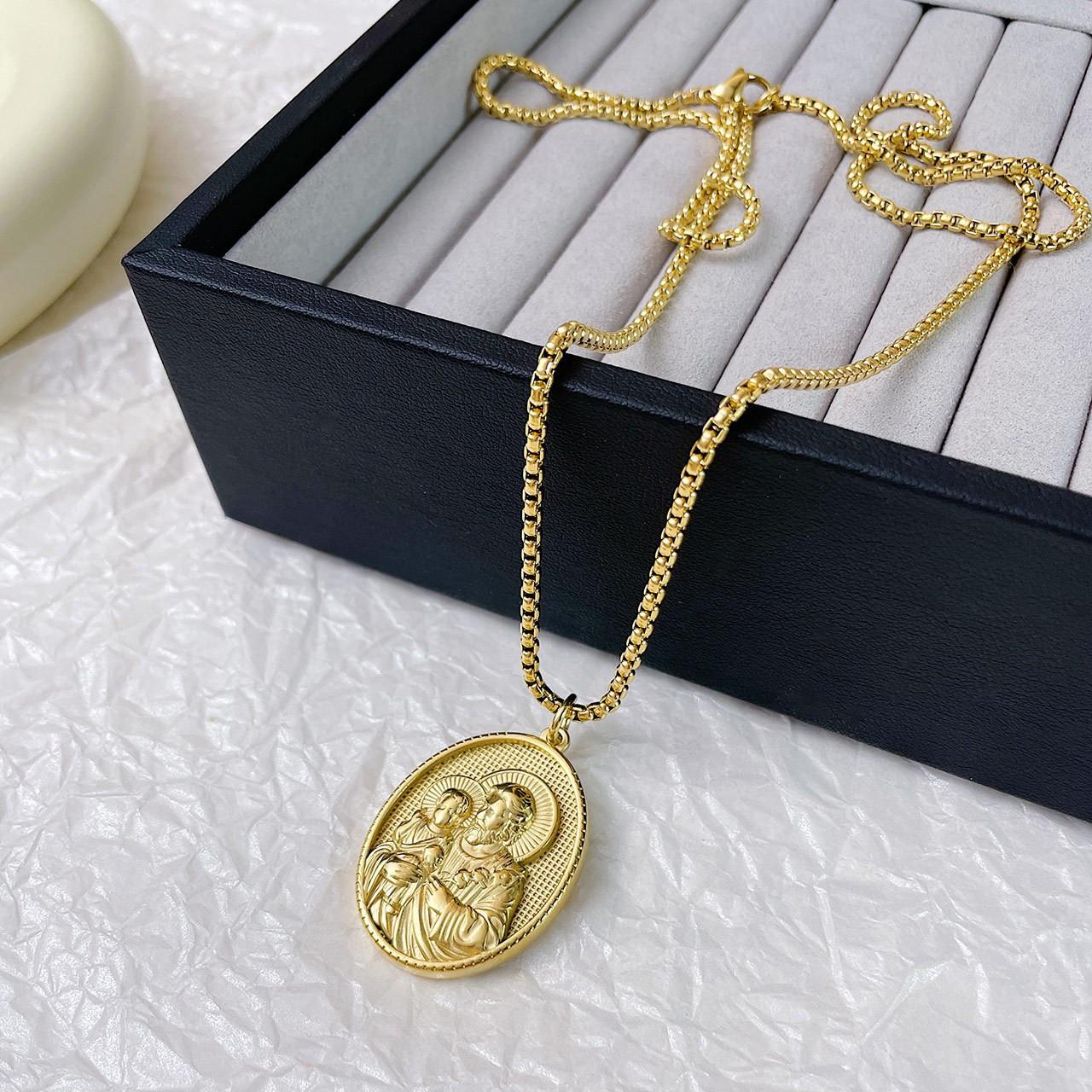 

Овальный фирменный кулон в стиле ретро с портретом, простое и роскошное ожерелье из римской титановой стали высокого уровня. золотистый