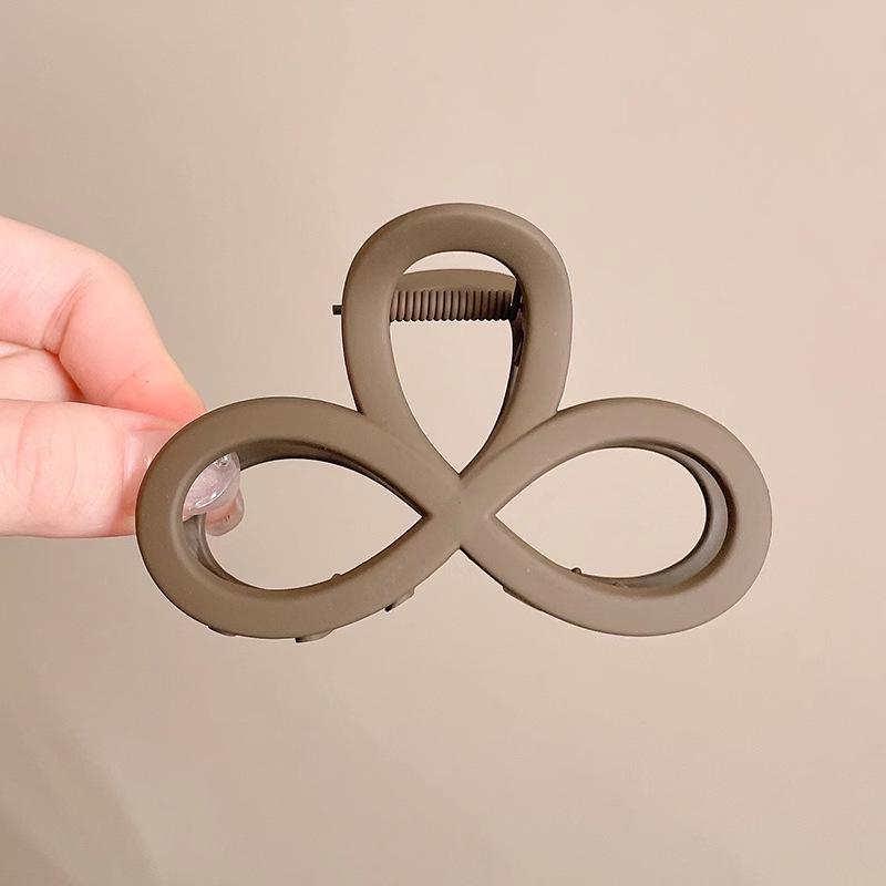 Elegant Large Hair Claw Clip for Thick Hair - High-End Korean Updo Shark Clip