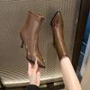Kurzstiefel mit hohen Absätzen Damen 2025 Herbst und Winter neue koreanische vielseitige spitze Stiefeletten dünne Stiefel französische Retro braune Kurzstiefel